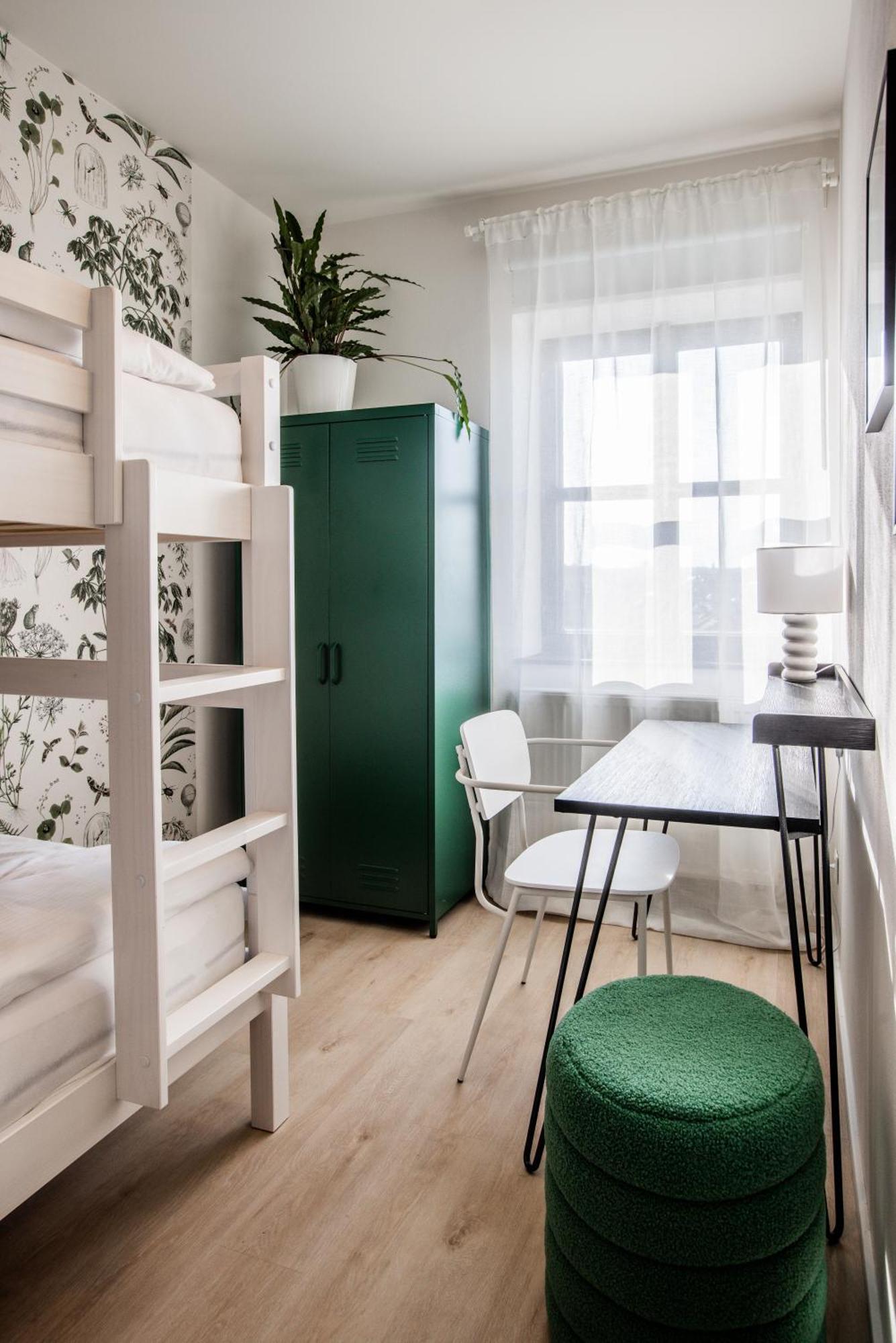 Eleven Apartment *