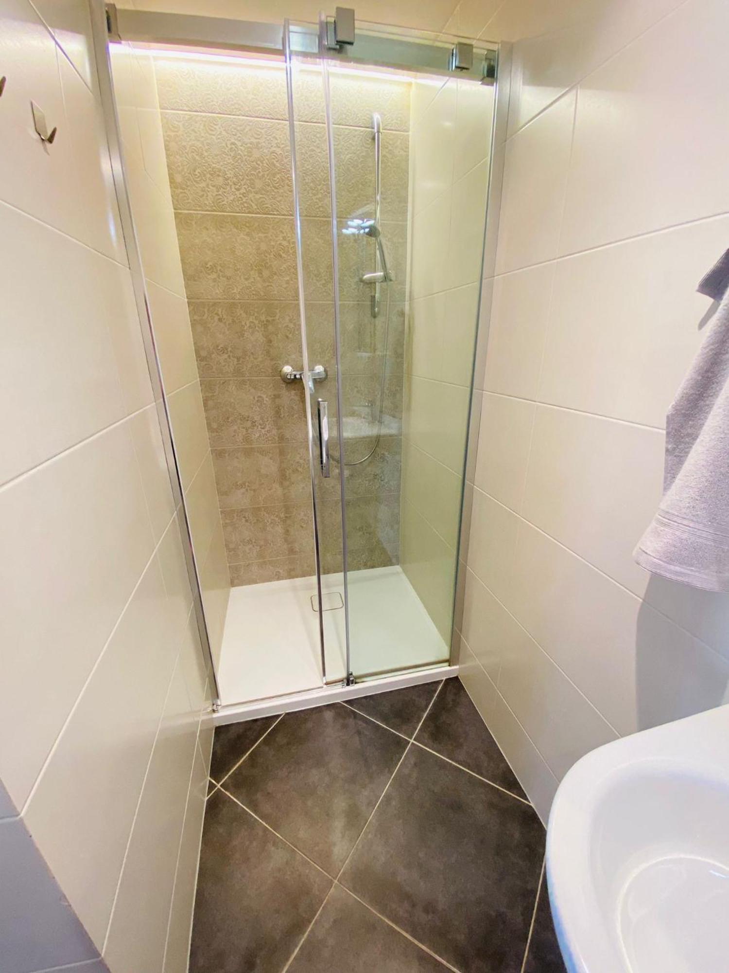Modern Letna Apartmán