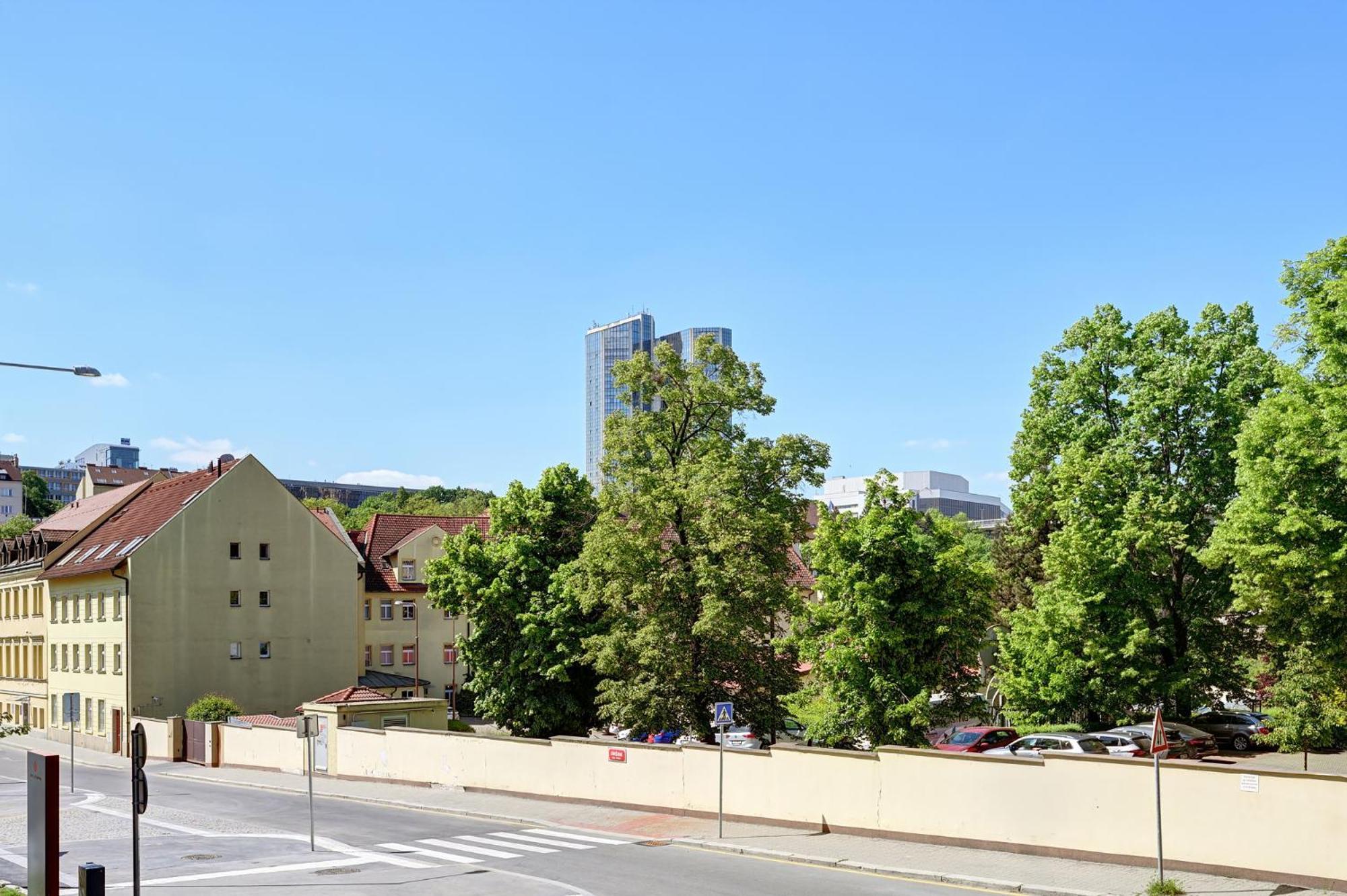 Luxury 1bdr Only 8 Min To Dancing House Praha