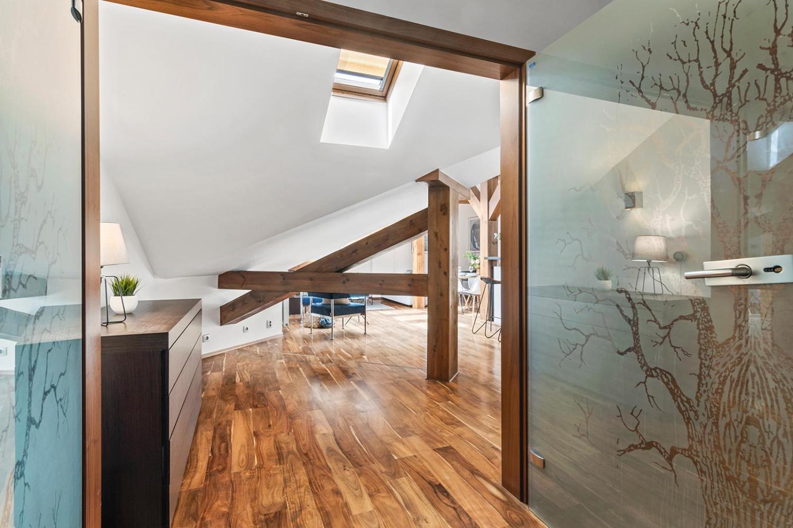 Lägenhet Days - Spacious 117m2 Attic Retreat W Ac - Near Old Town Sq