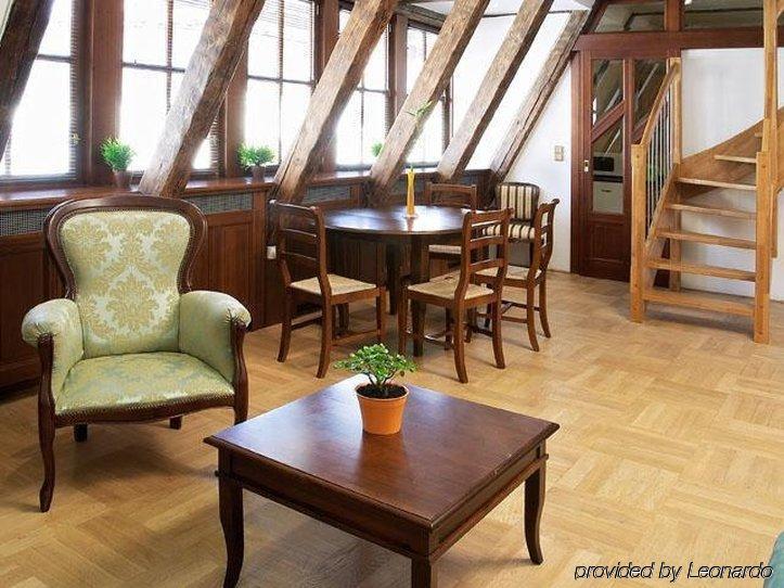 Leo Old Town Apartment *
