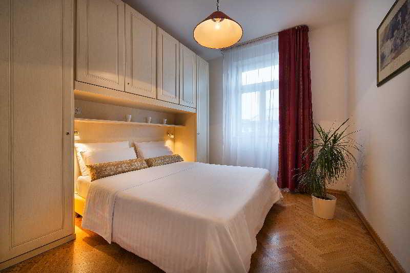 Hotel Suite Home Prague 4*