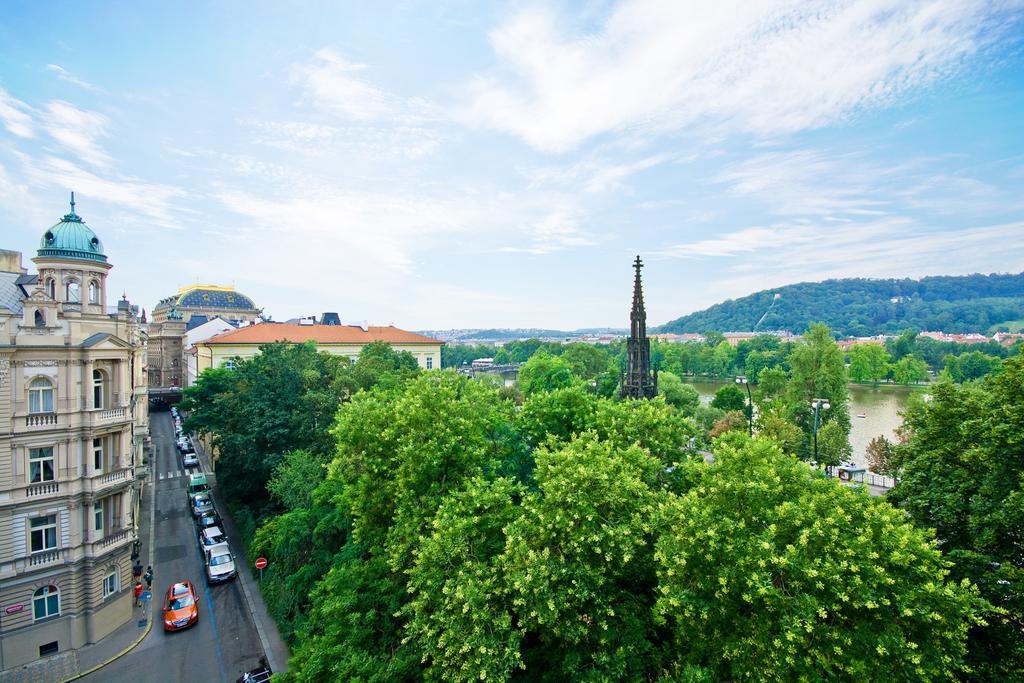 Luxury D22 * Prag