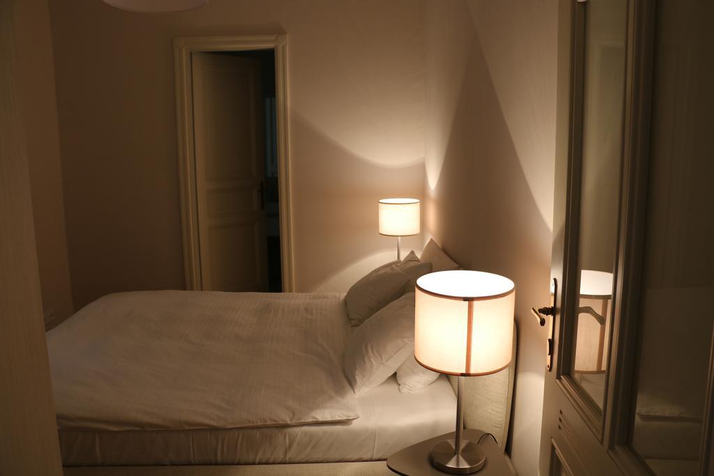 Luxury D22 * Prag