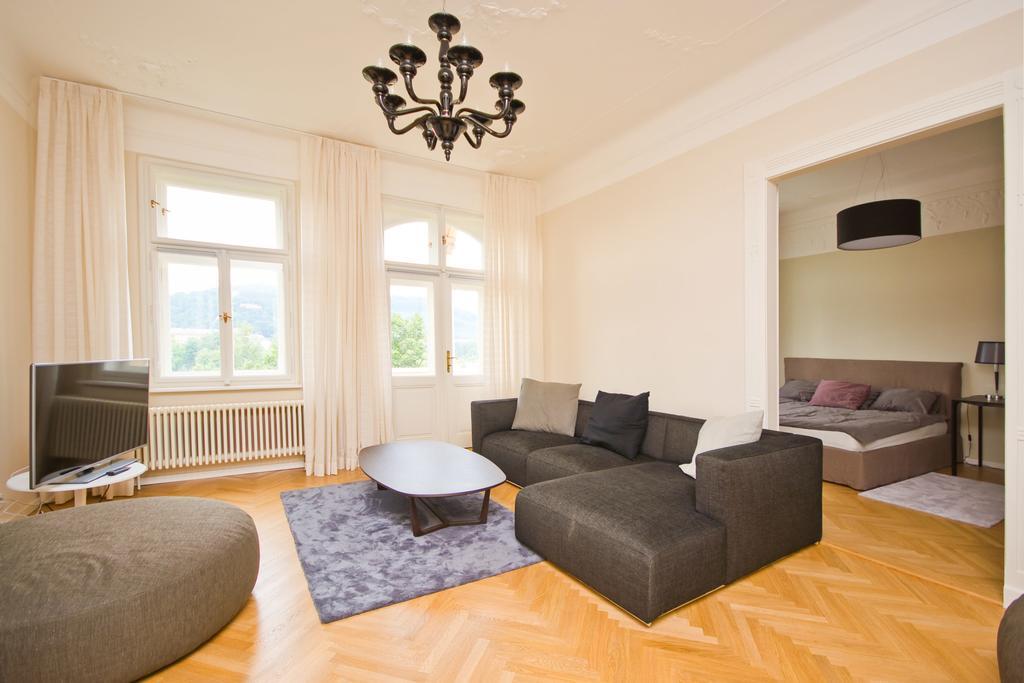Luxury D22 Prag
