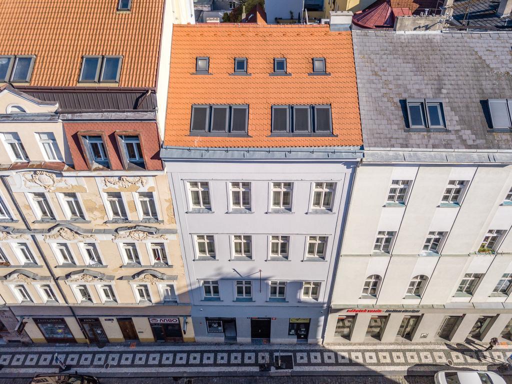 Downtown Chlumova Lägenhet