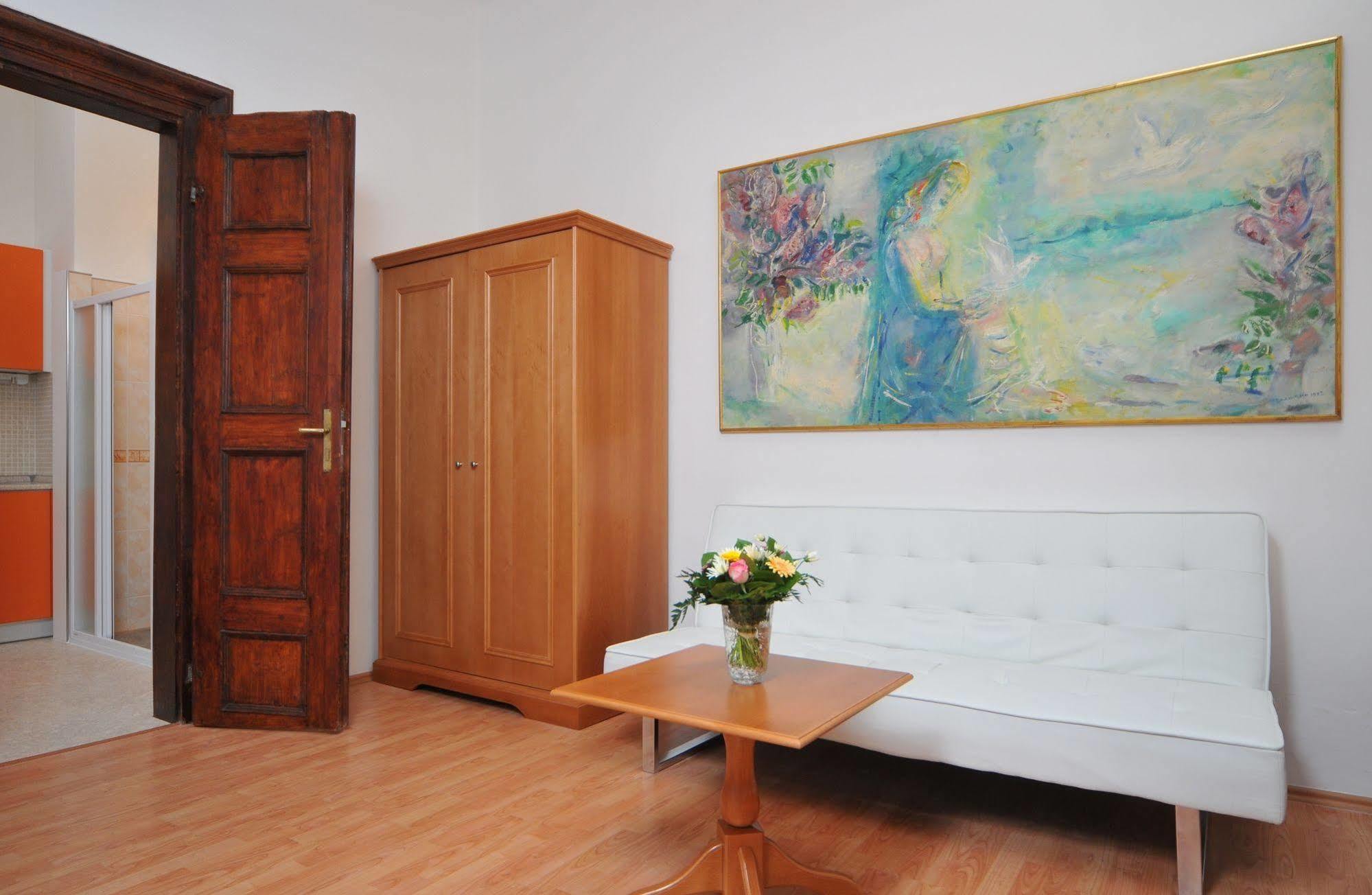 Boutique By Little King Prag