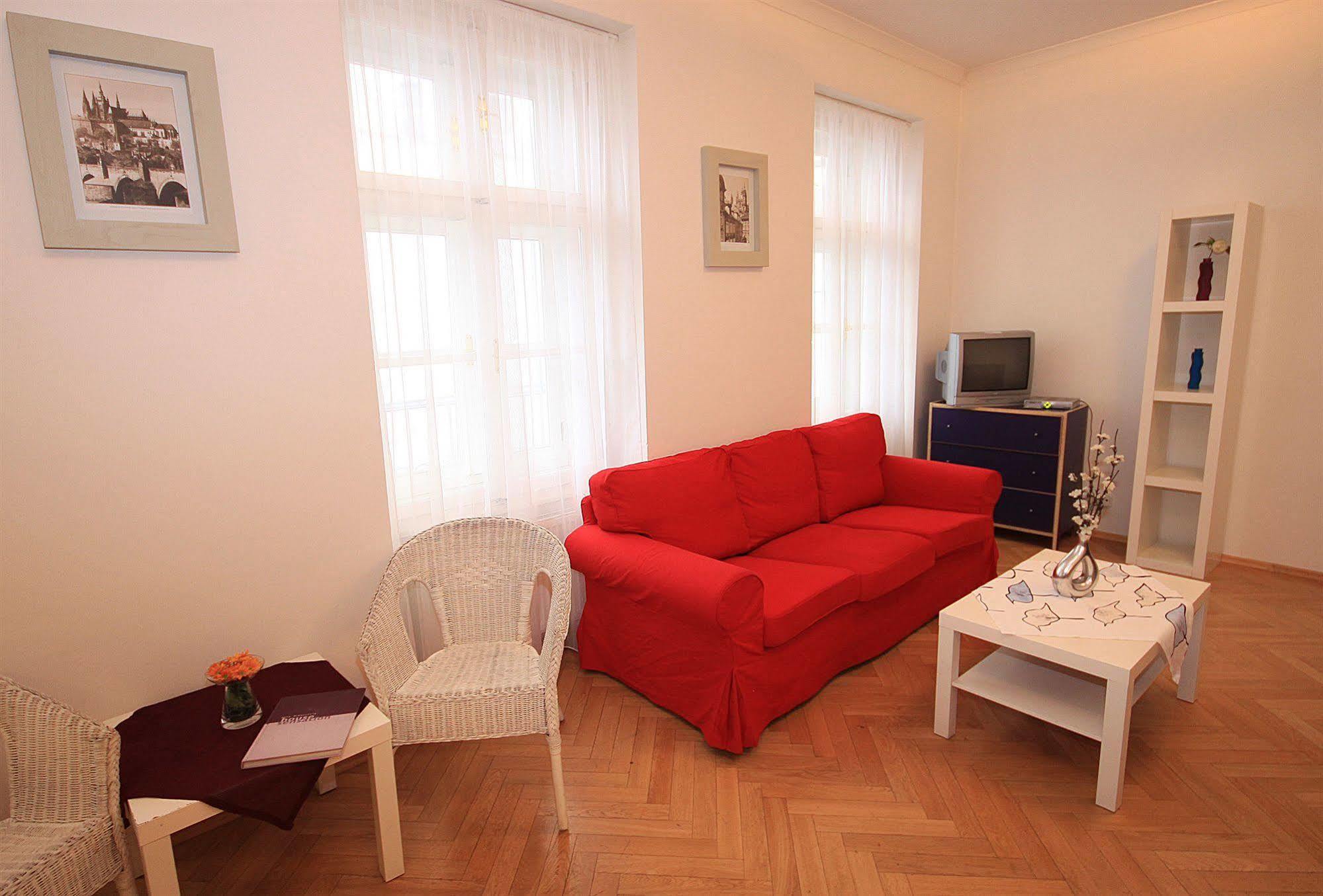 Leo Old Town Apartment
