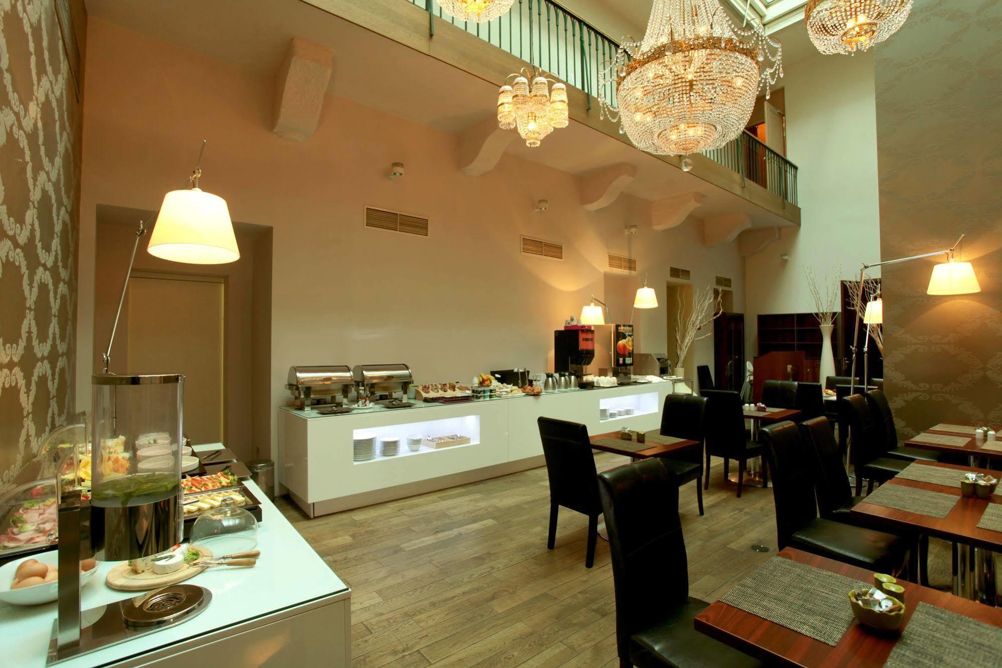 Friday Hotell