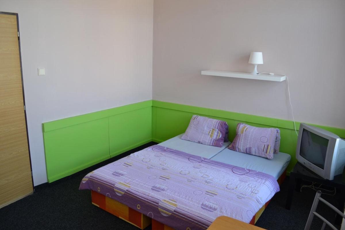 Onefam Arbes Hostel *