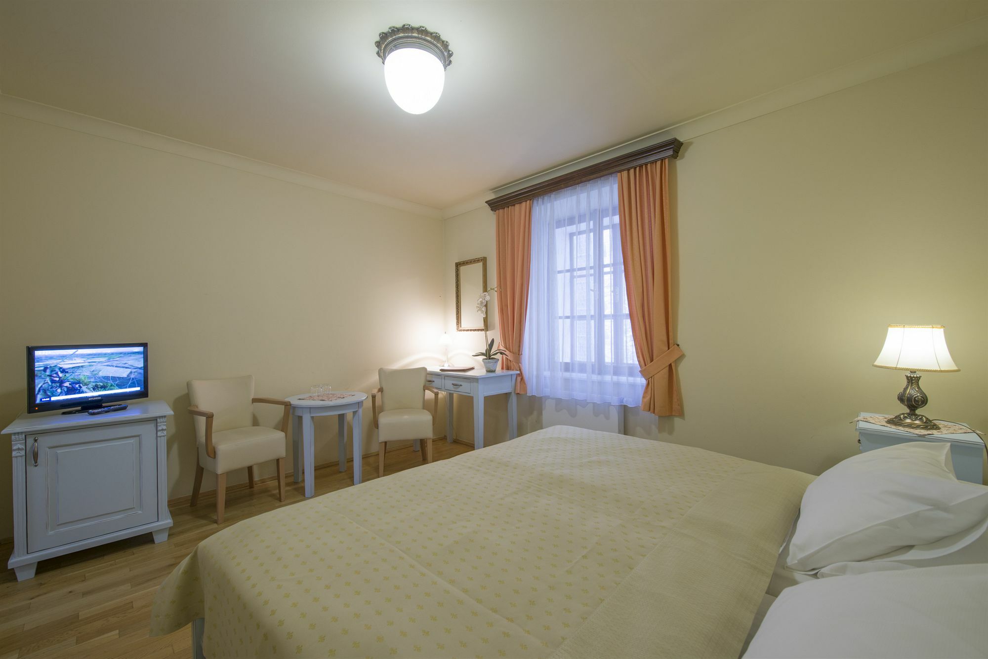 černý Slon 4*