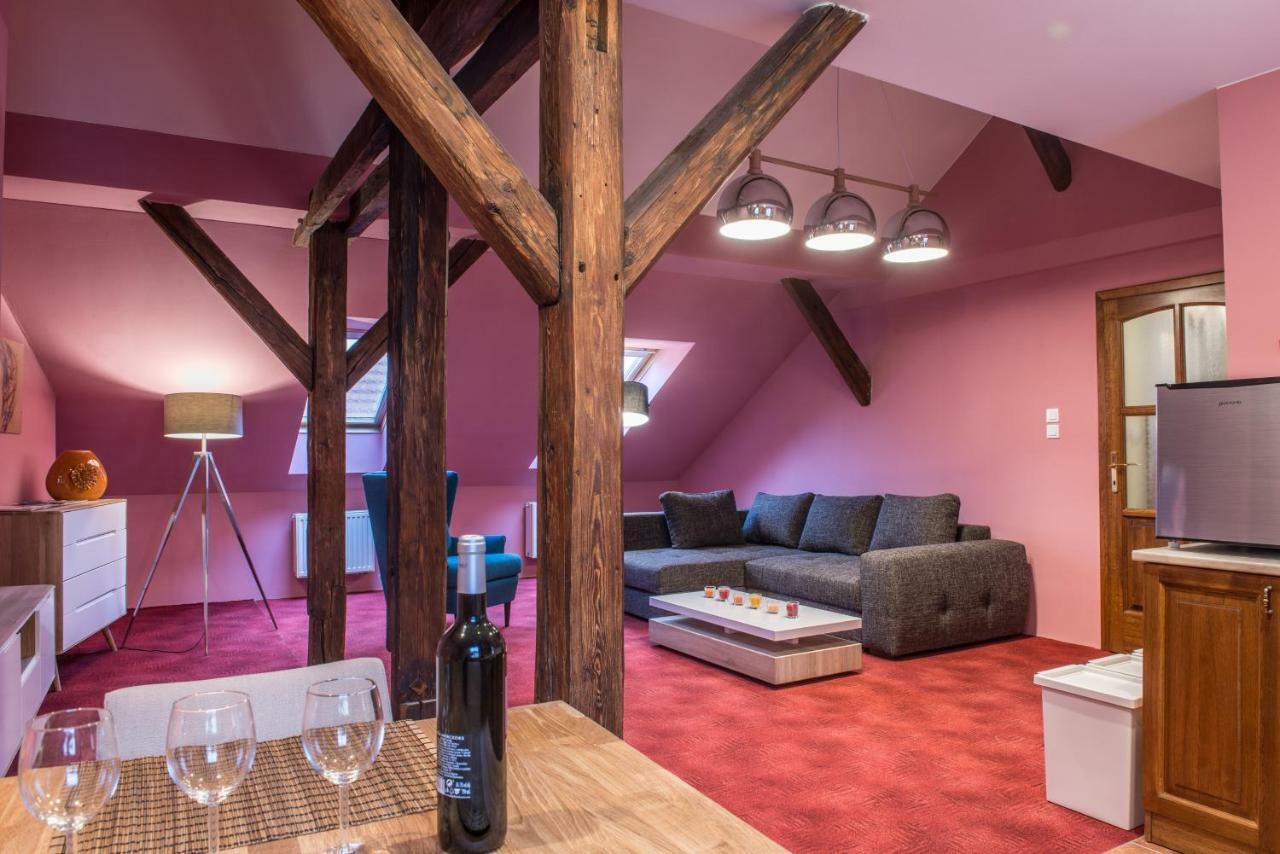 Lägenhet Spacious And Quiet Attic Flat In Centre