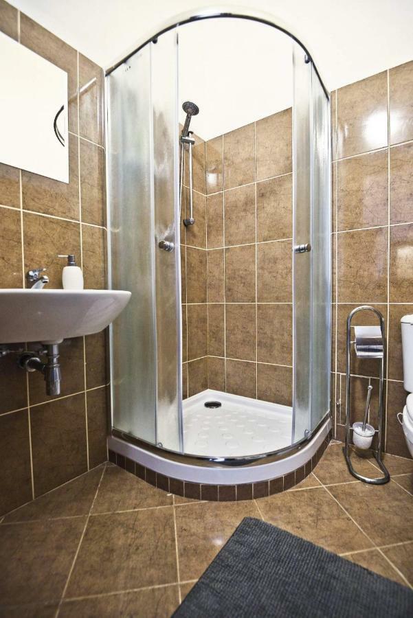 Spacious Cozy In Centre Apartment *