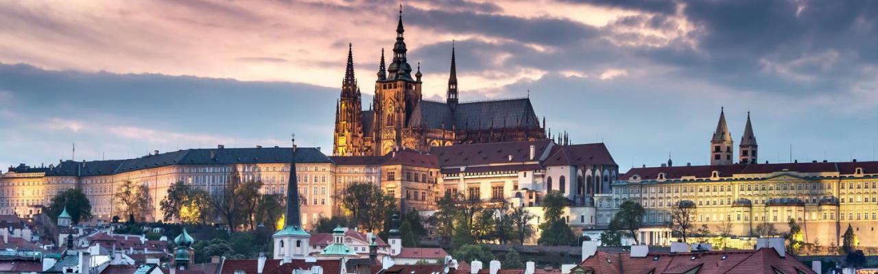 Prostorny 3 Pokojovy S Dvema Terasami Lägenhet Prag