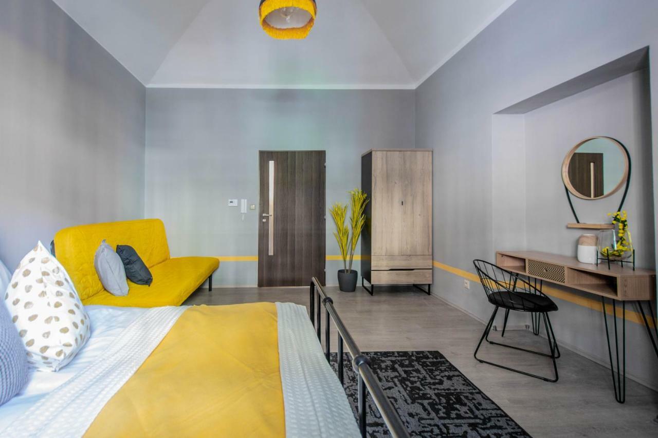 Apartment Stylish Close To Eden Garden Prag