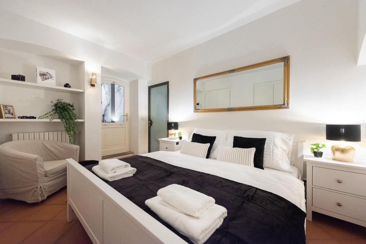 Unique Experience - Charles Bridge Apartment