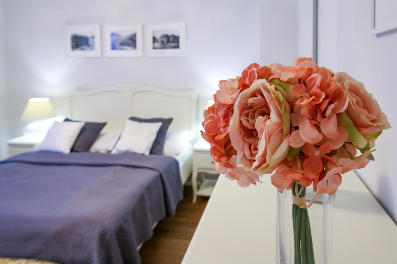 White & Gray Apartment *