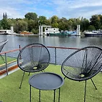 Houseboat Ginger Prague