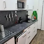 Světlý prostorný byt v Karlíně