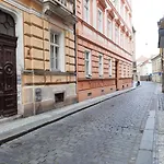 Downtown Prague Minimalistic Room In Flatshare