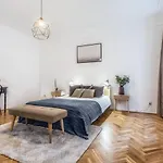 Old Town 2 Bdr Apartment, Free Coffee