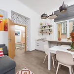 Wonderful Apartment Next To The Jerusalem Synagogue