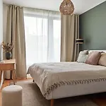 Prague Days - Designer Apts - Garage - Terrace - Easy City Access