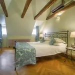 Black Star Suites