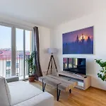 Sunny Safron Apartment