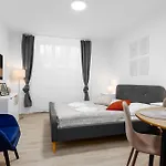 2 Bedrooms Apartment Near The Metro