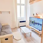 Cozy Karlin Loft City Center