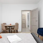 2 Bedrooms Apartment Near The Metro