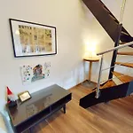 Cozy Rooftop With Balcony