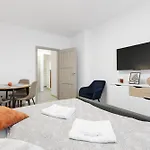2 Bedrooms Apartment Near The Metro