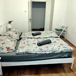 Nice Room With Double Bed In Zizkov - Shared Bathroom