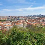 Cozy Apt Near Prague Castle