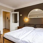 Sir Toby\'S Hostel
