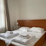 Gallery Hotel Sis