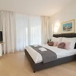 Krakovska Cr Apartments