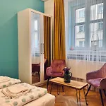 Modern Apartment Na Hluboke In Prague - Ideal For 4