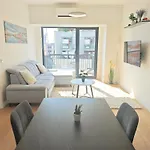 Holesovice Retreat, Balcony, Air-Con And Secure Parking