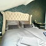 Cozy Studio Near City