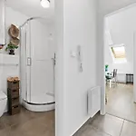 Sunset & Bloom Attic - Near Parks & Cafes
