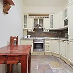 Rose Apartment
