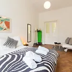 Stylish Modern Apartment For 5 People By Easybnb
