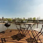 Exclusive Houseboats At Smichov