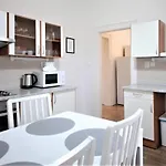Angel City Aparthotel