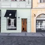 Quiet Apartment In The Heart Of Old Town Centre