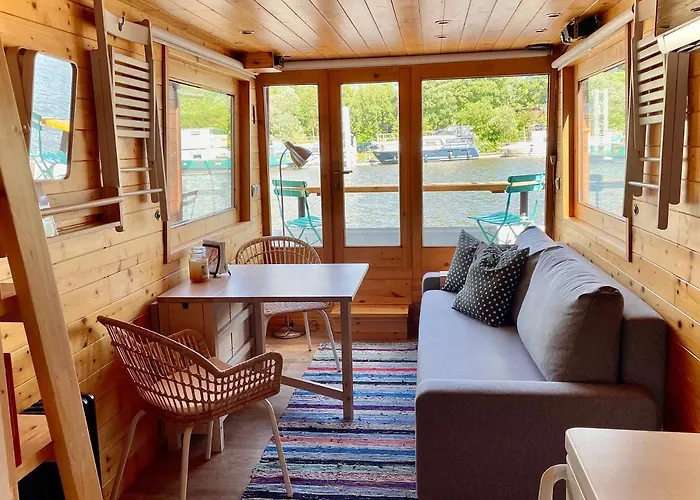 Houseboat Ginger Prague