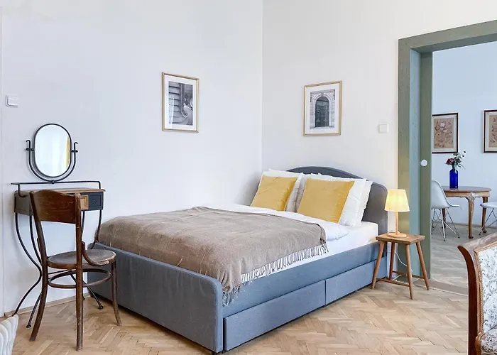 Turnkey I Vintage Terrace Apartment